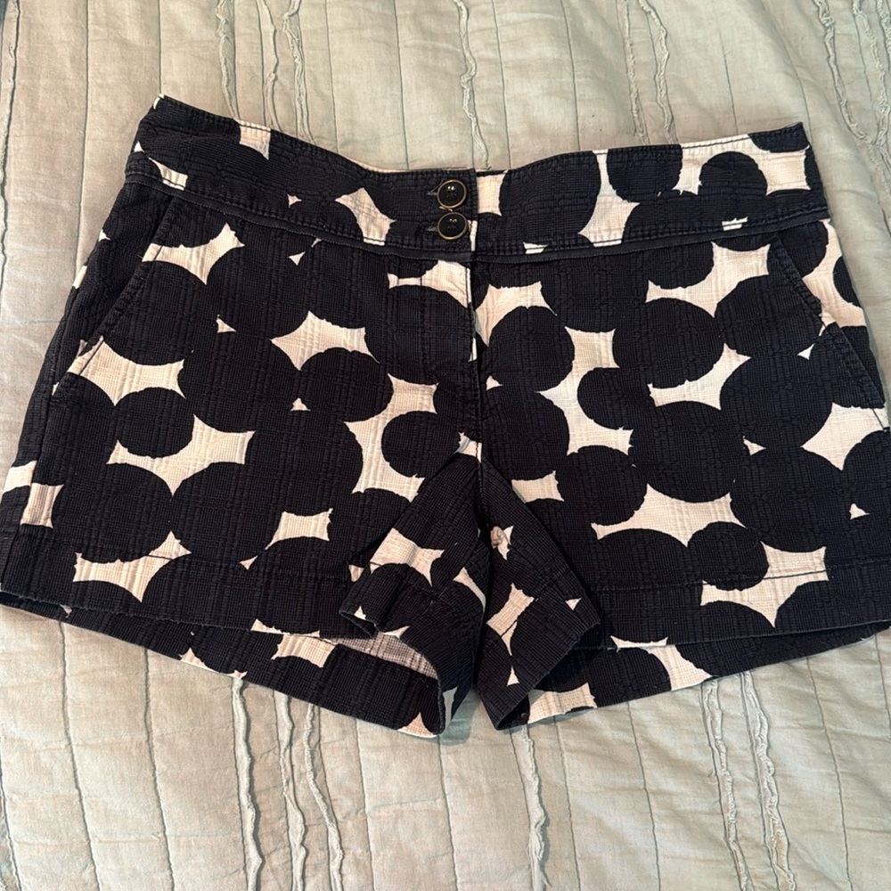Ann Taylor Loft Size 6 Patterned Dark Navy and White Shorts With Pockets